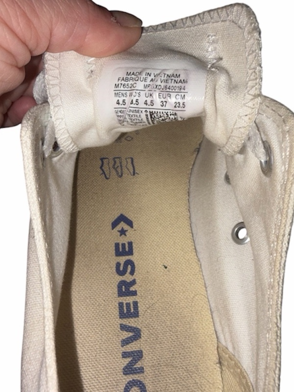 Classic Converse ❤️🤍 - Picture 6 of 7